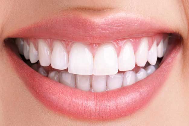 اهمیت انتخاب لابراتوار دندانسازی حرفه‌ای در کیفیت درمان‌های دندانپزشکی